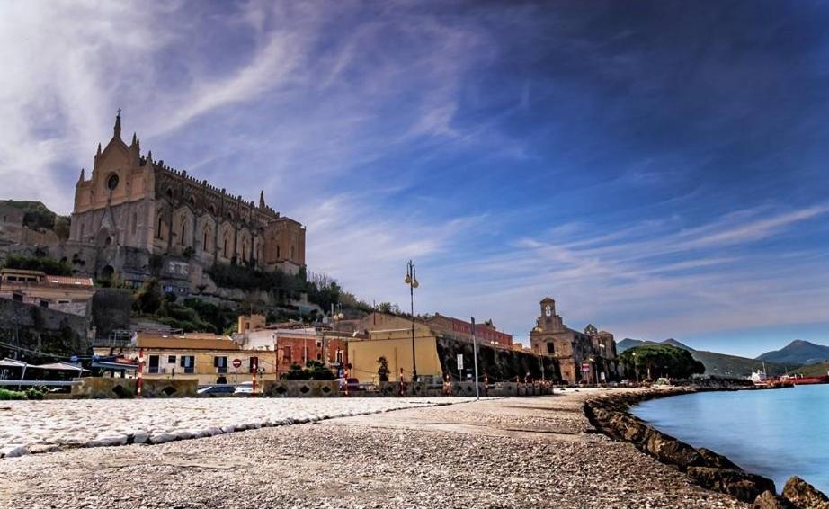 Oltre Il Mare Guest House Gaeta Exterior photo