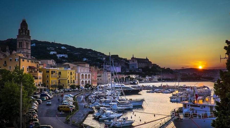 Oltre Il Mare Guest House Gaeta Exterior photo